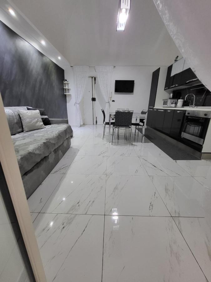 La Casa Di Titina Apartment เนเปิลส์ ภายนอก รูปภาพ
