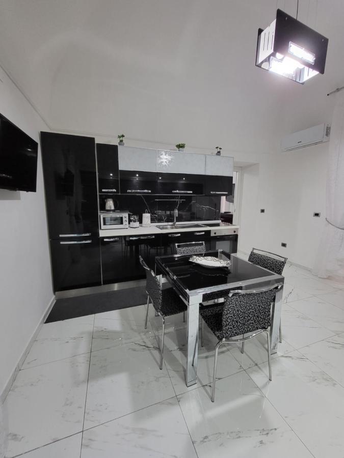 La Casa Di Titina Apartment เนเปิลส์ ภายนอก รูปภาพ