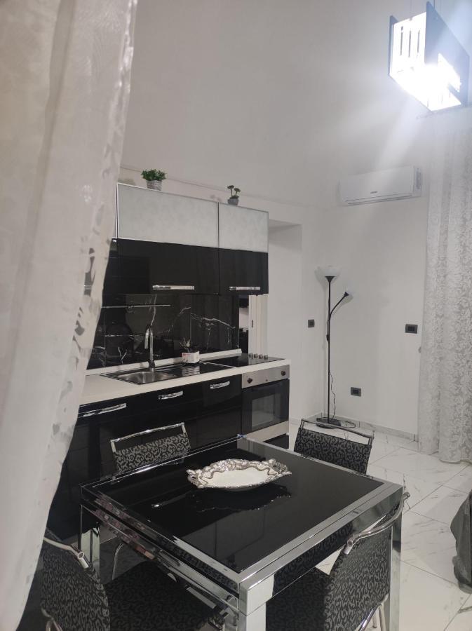 La Casa Di Titina Apartment เนเปิลส์ ภายนอก รูปภาพ